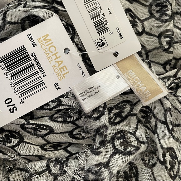 NWT Michael Kors scarf - Picture 3 of 3